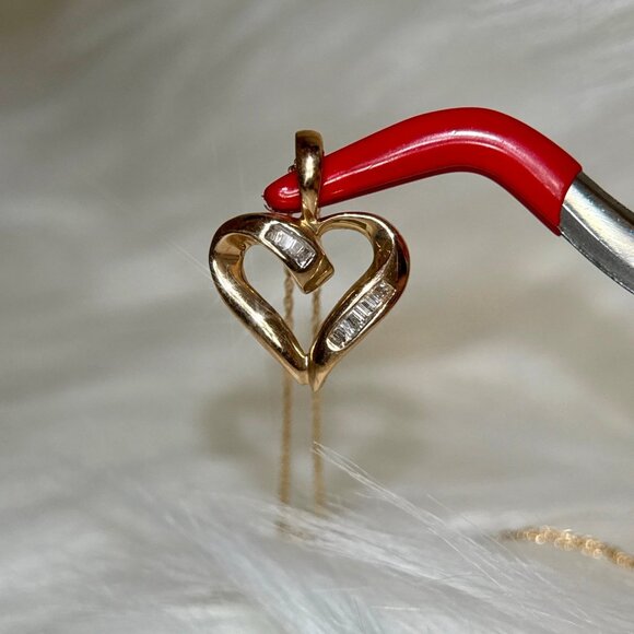 NWT 10K Gold Baguette Heart Necklace - Picture 3 of 7